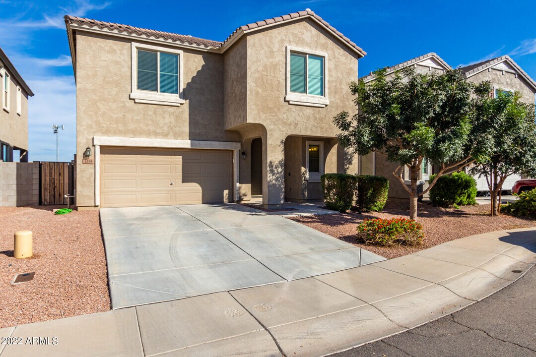 1334 E Dragon Fly Rd in Queen Creek, AZ - Building Photo