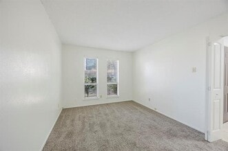 3508 Esplendor Ave in Irving, TX - Foto de edificio - Building Photo