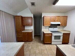 187 Lee's Ml Dr in Newport News, VA - Building Photo - Building Photo