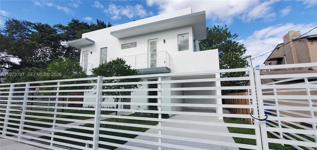 3787 Thomas Ave in Miami, FL - Building Photo - Building Photo