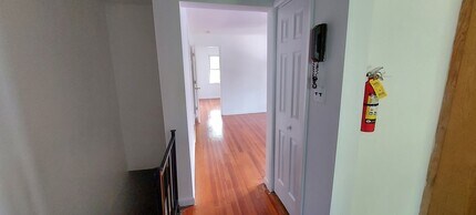 325 Whiteman St, Unit #2 in Fort Lee, NJ - Building Photo - Building Photo