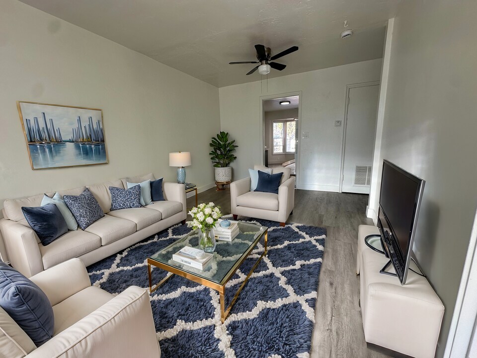 8585 S 40 E in Sandy, UT - Building Photo