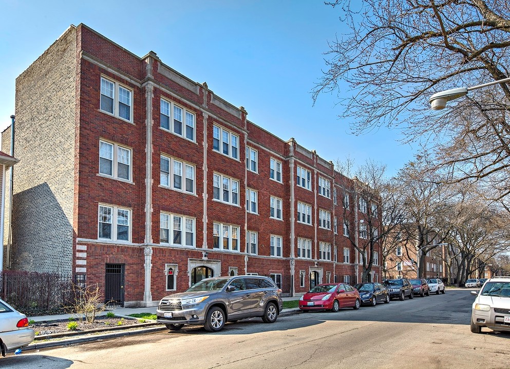 7320-7330 N Damen Ave in Chicago, IL - Building Photo