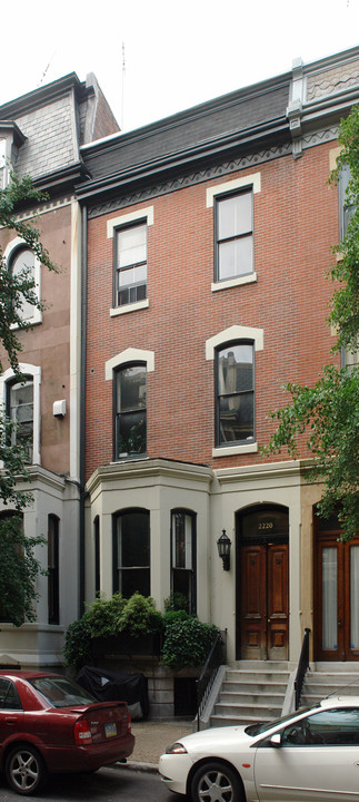 2220 Delancey Pl in Philadelphia, PA - Building Photo