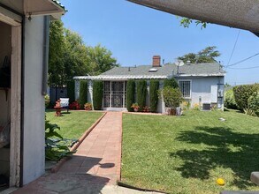 11074 Califa St in North Hollywood, CA - Foto de edificio - Building Photo