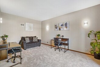 1203 Harmony Ct in Naperville, IL - Foto de edificio - Building Photo