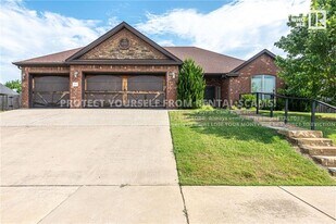 3834 E Zion Rd in Fayetteville, AR - Building Photo