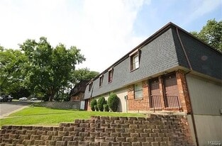 1104 Arrowhead Dr in Collinsville, IL - Building Photo