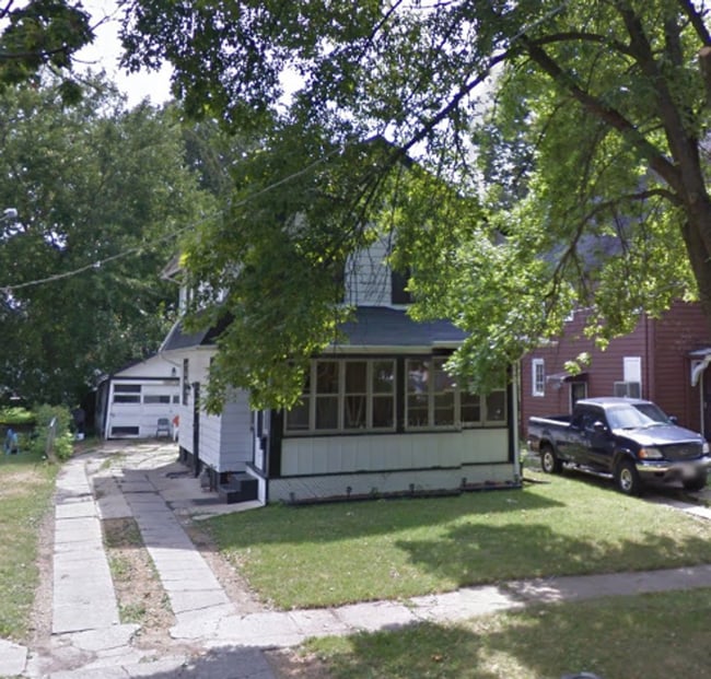 property at 215 N Day Ave