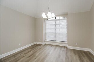 1632 Hollowbrook in Edmond, OK - Building Photo - Building Photo