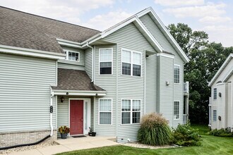 Hunter's Trail in Sun Prairie, WI - Building Photo - Building Photo