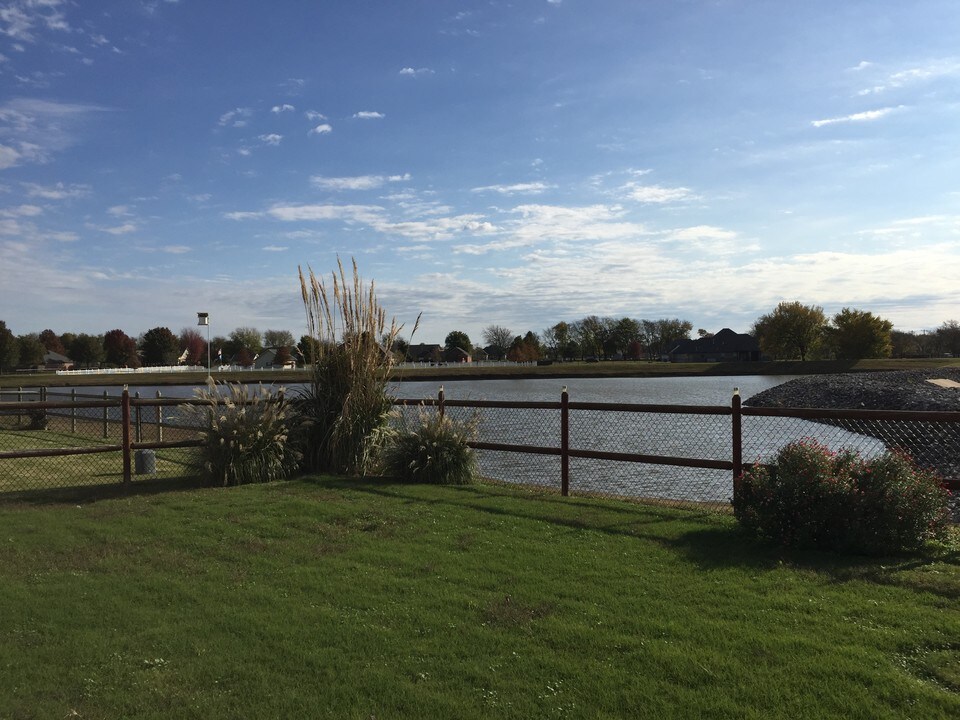 10717 N 154th E Ave in Owasso, OK - Foto de edificio