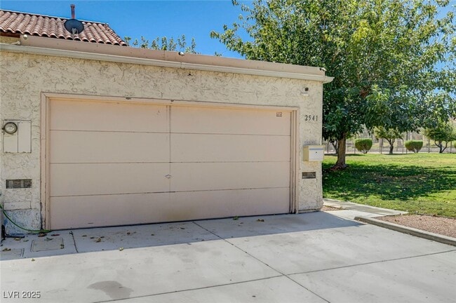 2541 Love St in Las Vegas, NV - Building Photo - Building Photo