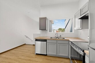 9368 Valley View Dr NW in Albuquerque, NM - Building Photo - Building Photo