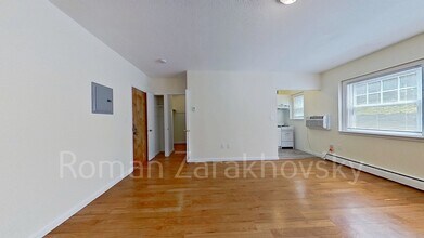 2018 Commonwealth Ave, Unit 3 in Boston, MA - Foto de edificio - Building Photo