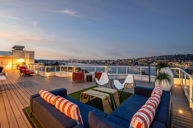 The Summit at Lake Union in Seattle, WA - Foto de edificio - Building Photo