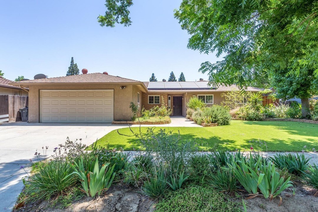 473 E Mesa Ave in Fresno, CA - Building Photo