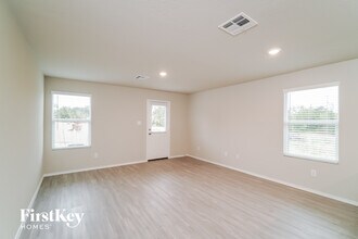 13251 Thyme Wy in Saint Hedwig, TX - Foto de edificio - Building Photo