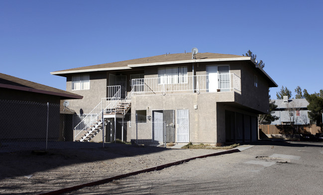 Logan Glen (por) in Barstow, CA - Foto de edificio - Building Photo