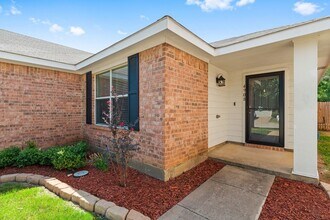 4908 Meadow Trails Dr in Fort Worth, TX - Foto de edificio - Building Photo