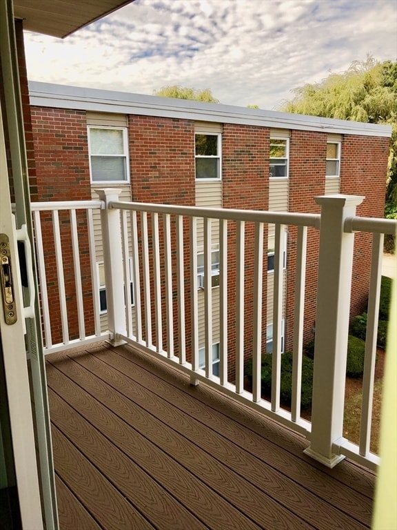 30 Worthen St in Chelmsford, MA - Foto de edificio - Building Photo