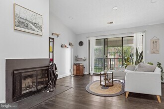 11 Poillon Ct in Lawrence Township, NJ - Building Photo - Building Photo