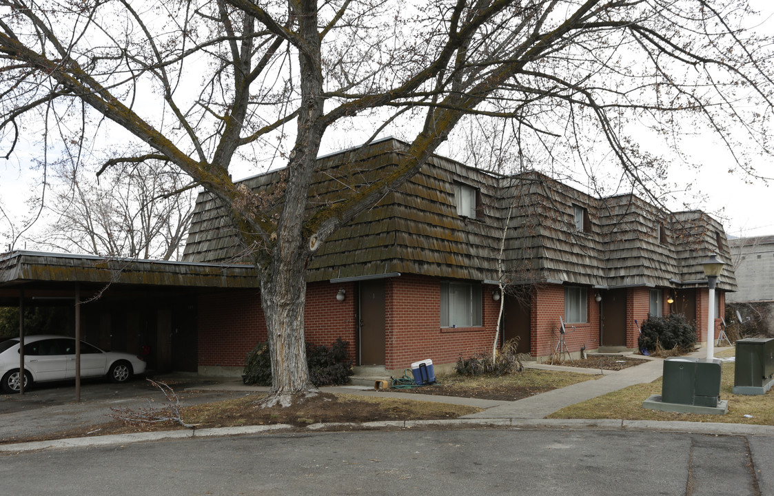 Bridger Village in Logan, UT - Foto de edificio