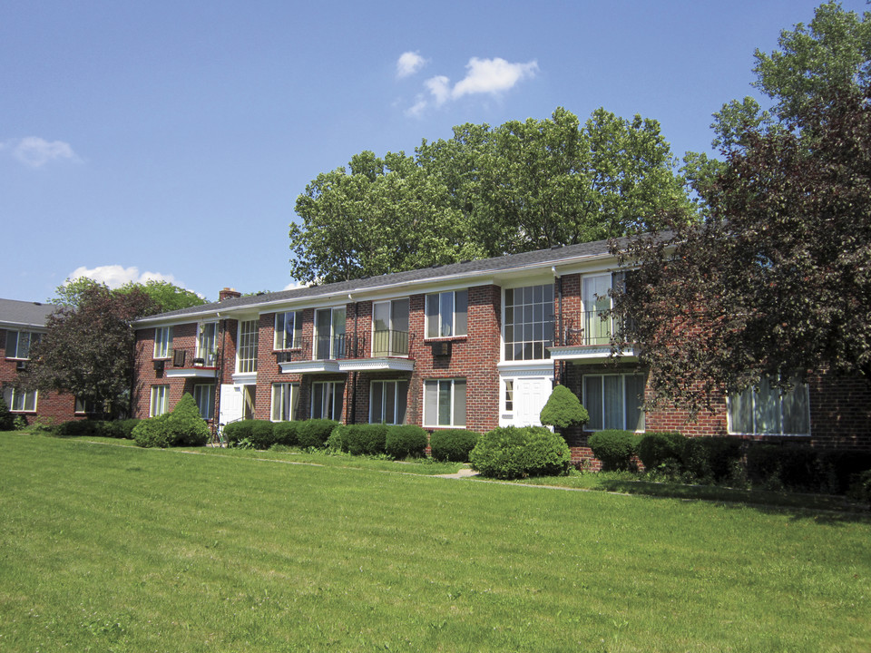 The Presidents Village in Brockport, NY - Building Photo