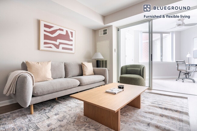 450 Massachusetts Ave NW in Washington, DC - Building Photo - Building Photo