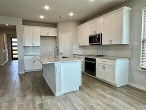 910 Rosebud Trl in Ferris, TX - Building Photo - Building Photo