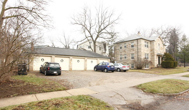 1221 Brooklyn Ave in Ann Arbor, MI - Foto de edificio - Building Photo