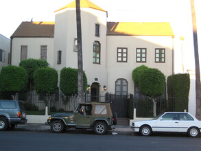 1427 N Kingsley St in Los Angeles, CA - Foto de edificio - Building Photo