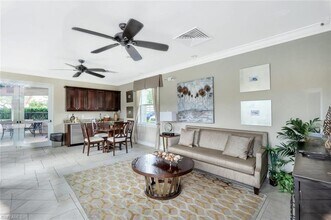 10820 Alvara Point Dr in Bonita Springs, FL - Foto de edificio - Building Photo