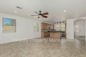 1402 S Newberry Ln in Tempe, AZ - Foto de edificio - Building Photo