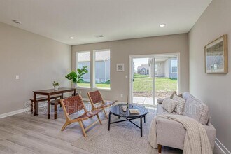 27402 E Oak View Dr in Lee's Summit, MO - Building Photo - Building Photo