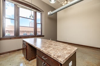 Rumely Lofts in Des Moines, IA - Foto de edificio - Interior Photo