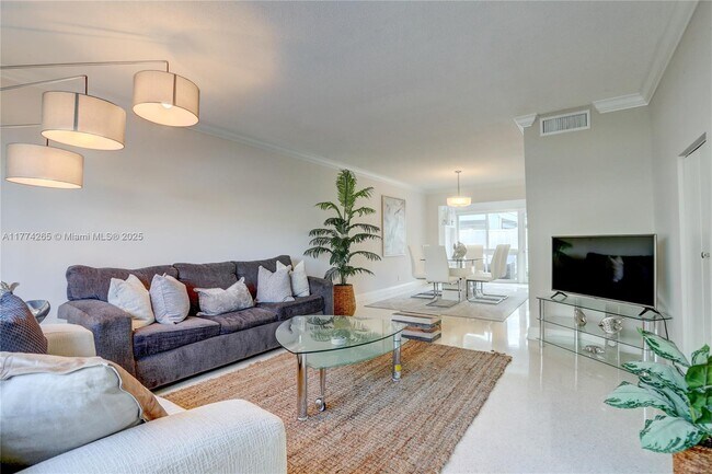 5450 N Ocean Blvd in Lauderdale-by-the-Sea, FL - Building Photo - Building Photo