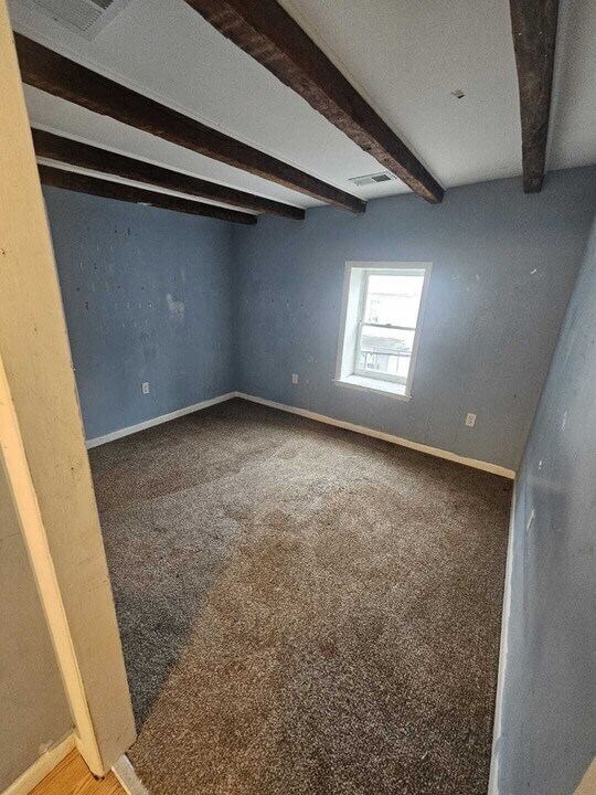 219 N Lawrence St in Charles Town, WV - Building Photo