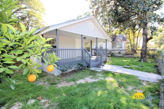 321 Chestnut Ave E in Crestview, FL - Building Photo - Building Photo