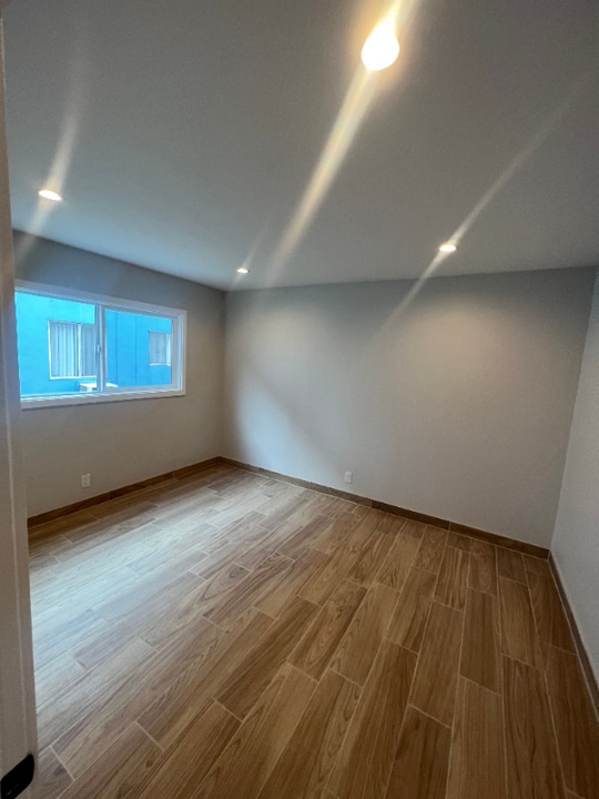 13425 Vanowen St in Los Angeles, CA - Building Photo