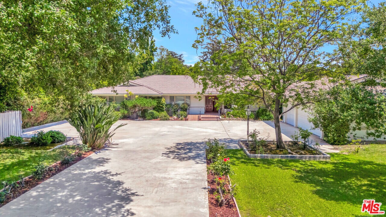 1100 Rodeo Rd in Arcadia, CA - Building Photo