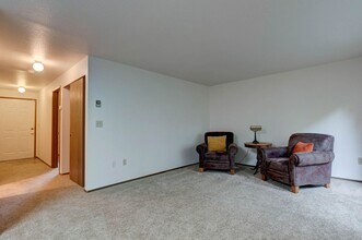 325 NE Kettle St in Oak Harbor, WA - Building Photo - Building Photo