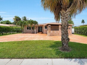 3141 Hollywood Blvd in Hollywood, FL - Foto de edificio - Building Photo