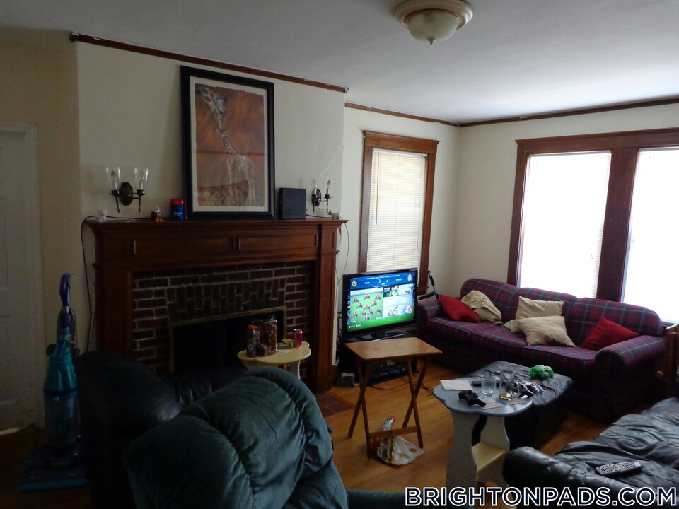 46 Radnor Rd in Boston, MA - Building Photo