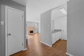 1810 N Garrett Ave in Dallas, TX - Building Photo - Building Photo