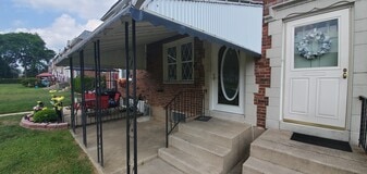 717 Surrey Ln in Glenolden, PA - Building Photo