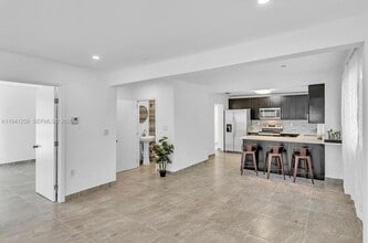 211 SE 9th St in Hallandale Beach, FL - Building Photo - Building Photo
