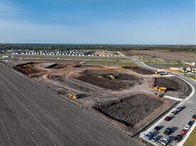 150 Sun Lily Rd. in Seguin, TX - Building Photo