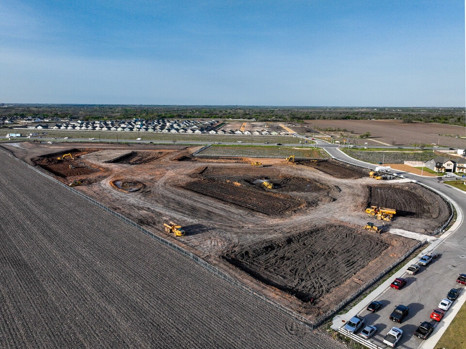 150 Sun Lily Rd. in Seguin, TX - Foto de edificio