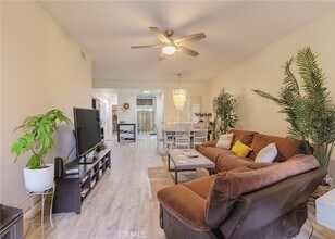 2538 W MacArthur Blvd, Unit 117 in Santa Ana, CA - Building Photo - Building Photo